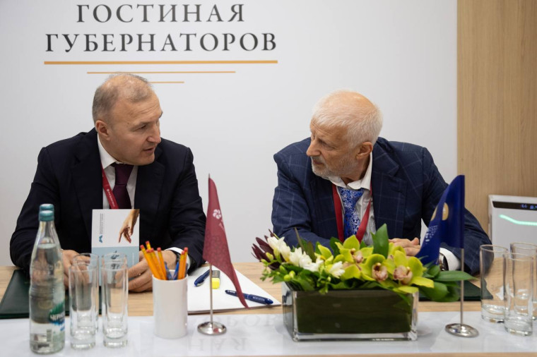 В ходе работы на Петербургском международном экономическом форуме провел переговоры с Председателем Совета Благотворительного фонда «Высокая медицинская помощь» Сергеем Фурсенко.. В ходе работы на Петербургском международном экономическом форуме провел переговоры с Председателем Совета Благотворительного фонда «Высокая медицинская помощь» Сергеем Фурсенко..