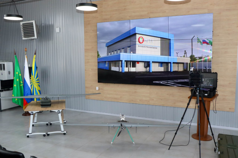 Комплекс БПЛА Supercam S350 нового поколения передан вузу Адыгеи по поручению Дениса Мантурова. Комплекс БПЛА Supercam S350 нового поколения передан вузу Адыгеи по поручению Дениса Мантурова.