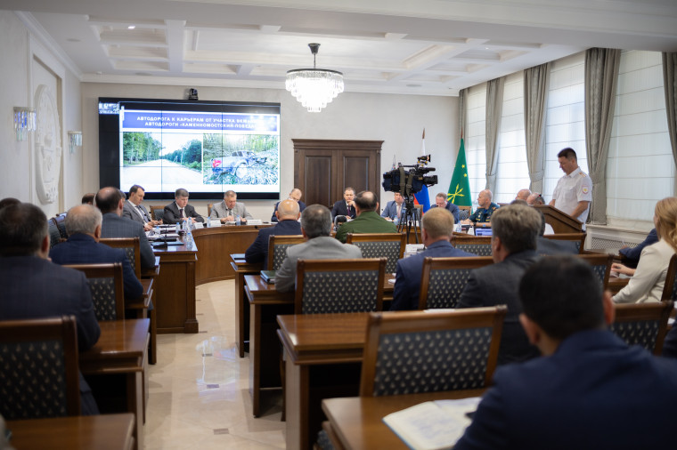 Глава Адыгеи провёл заседание Комиссии по обеспечению безопасности дорожного движения в РА. Глава Адыгеи провёл заседание Комиссии по обеспечению безопасности дорожного движения в РА.